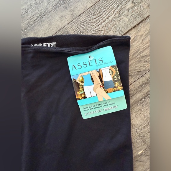 BNWT Assets High Waist Mid Thigh Shapewear, size medium. - Picture 2 of 5